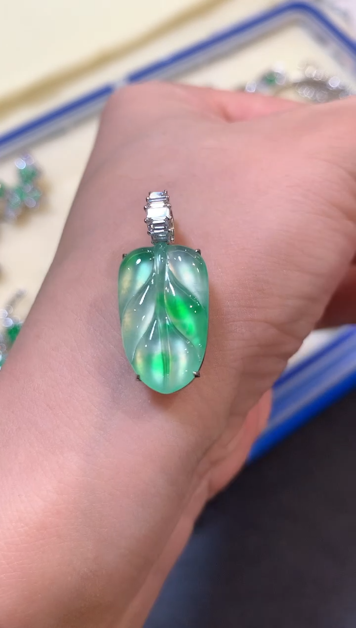 翡翠18K金镶嵌吊坠(不含链)m1      