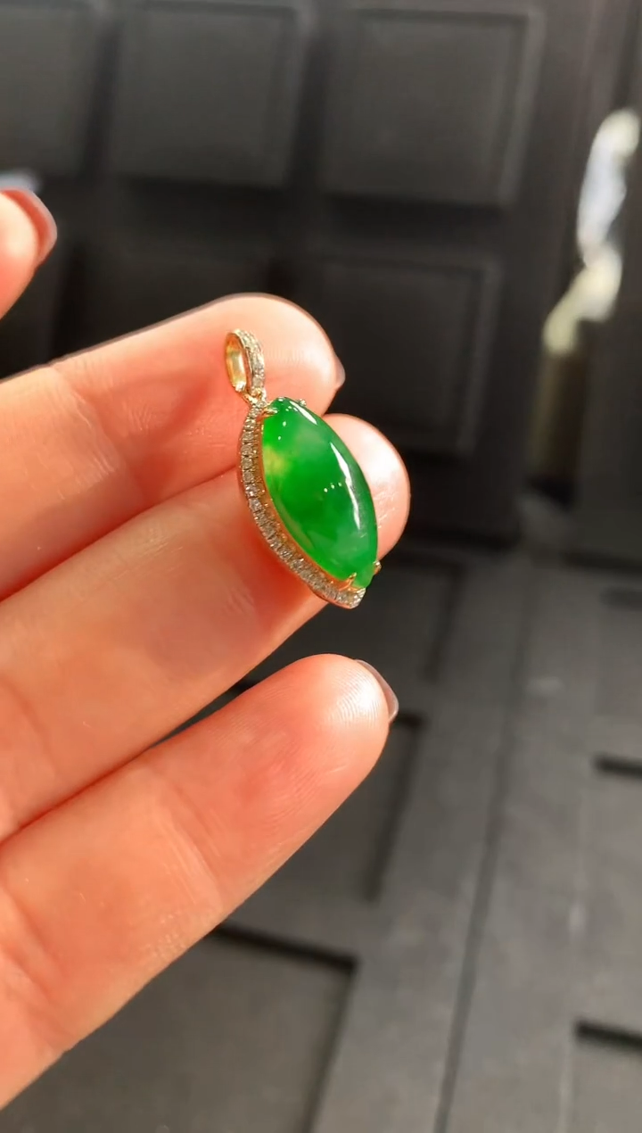 【闪购商品】翡翠吊坠(不含链)18K金镶嵌吊坠