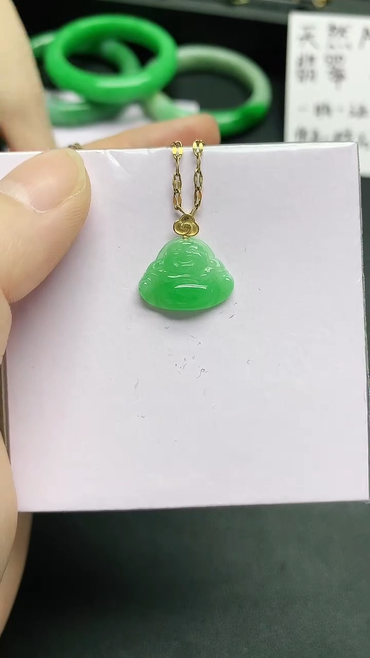 颈饰18K金镶嵌翡翠赠礼盒证书