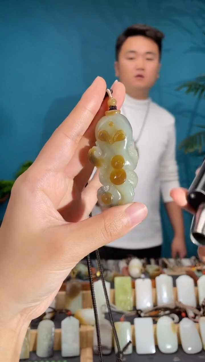 颈饰未镶嵌和田玉1