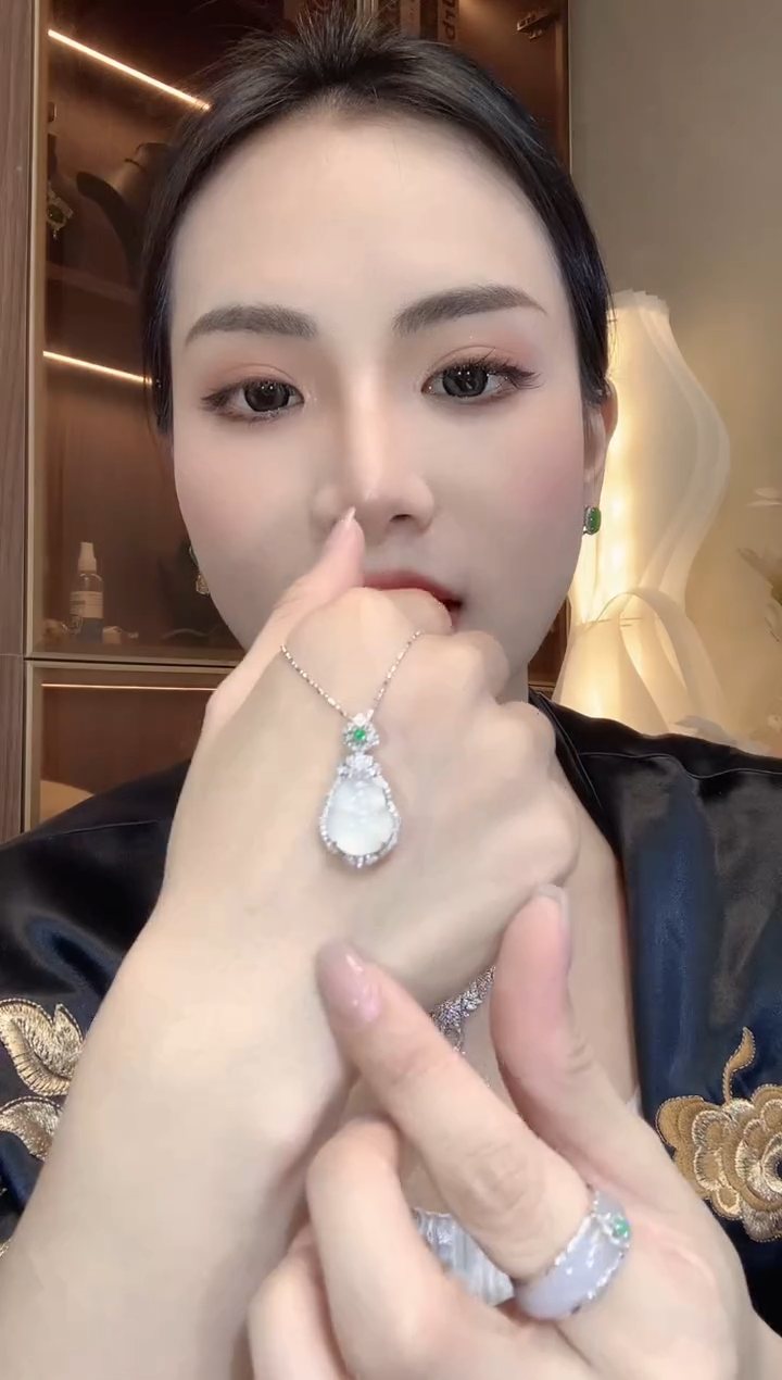 翡翠18K金镶嵌吊坠(不含链)A33