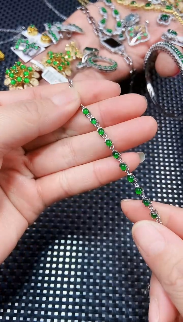 【闪购商品】翡翠手链未镶嵌11111111