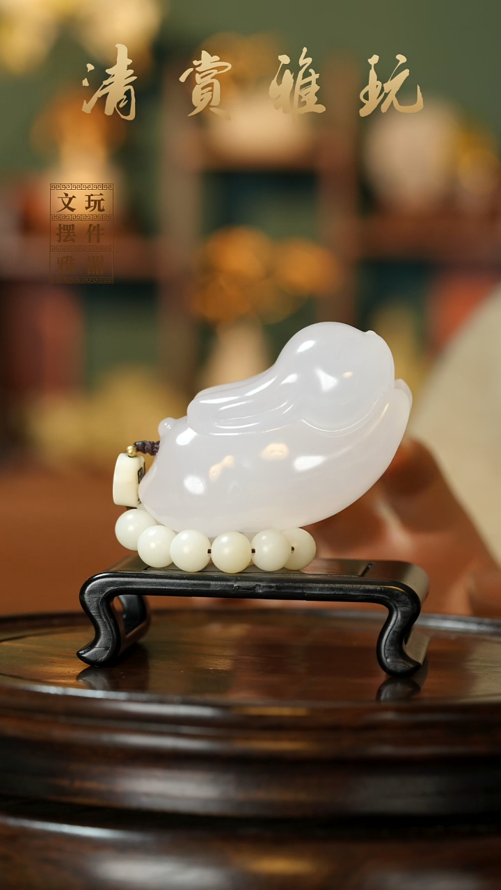 玉《玉兔拜月》手把件摆件