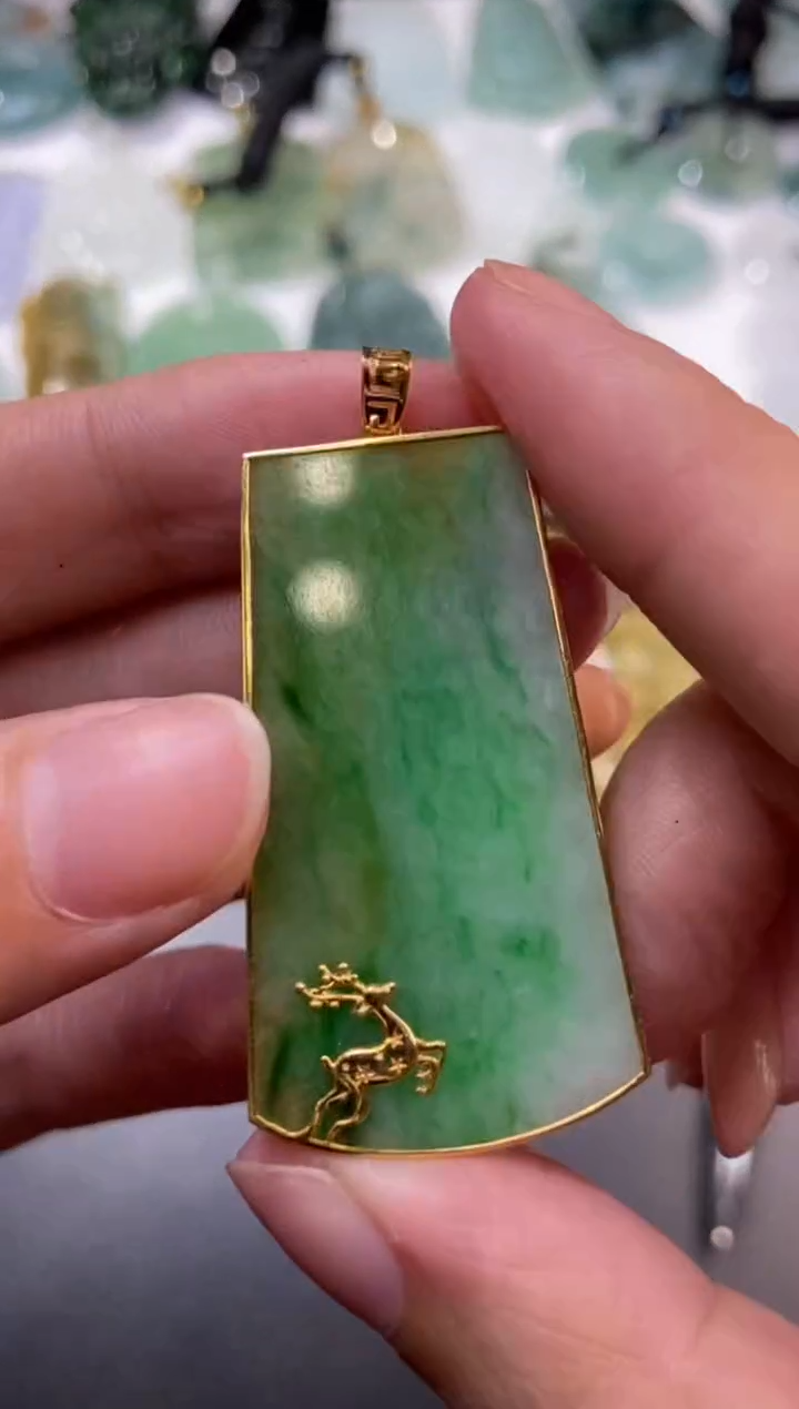18K金镶嵌挂件翡翠376013   多人 