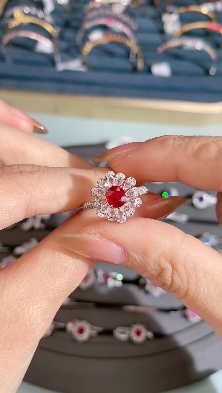 【闪购商品】红宝石戒指18K金镶嵌戒指