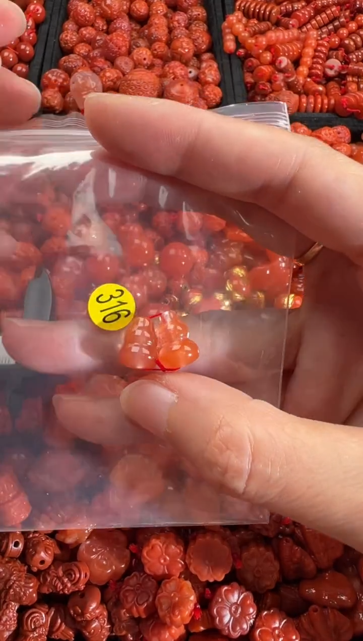 【闪购商品】南红玛瑙未镶嵌颈饰1