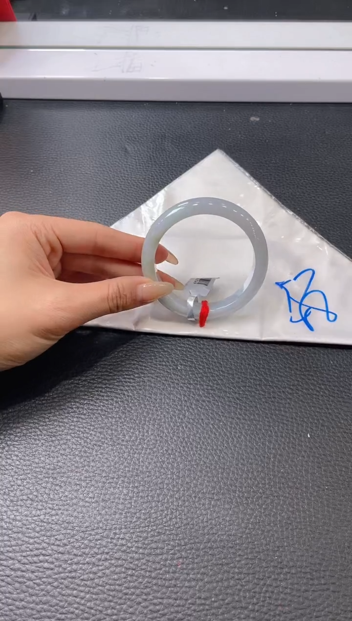 【闪购商品】翡翠手镯未镶嵌手镯