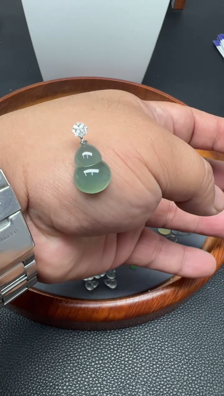 颈饰18K金镶嵌翡翠（65号）纯天然A货缅甸翡翠 葫芦锁骨吊坠