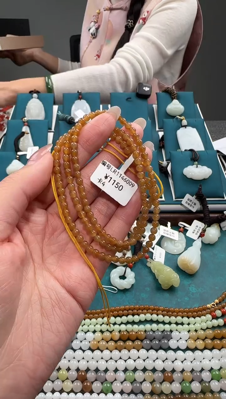 颈饰未镶嵌和田玉手串 LR 4