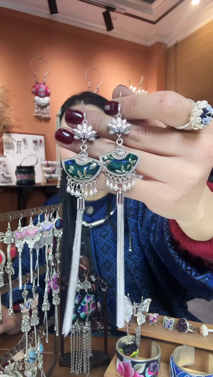 【闪购商品】刺绣纯手工民族风耳环