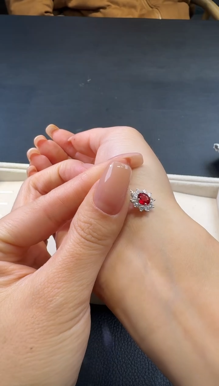 颈饰彩色蓝宝石未镶嵌100641227随机发仅一件