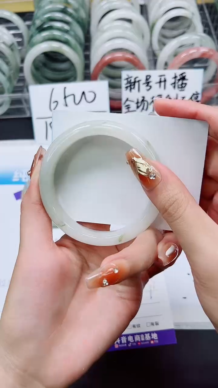【闪购商品】石英质玉手镯未镶嵌A134-60/61