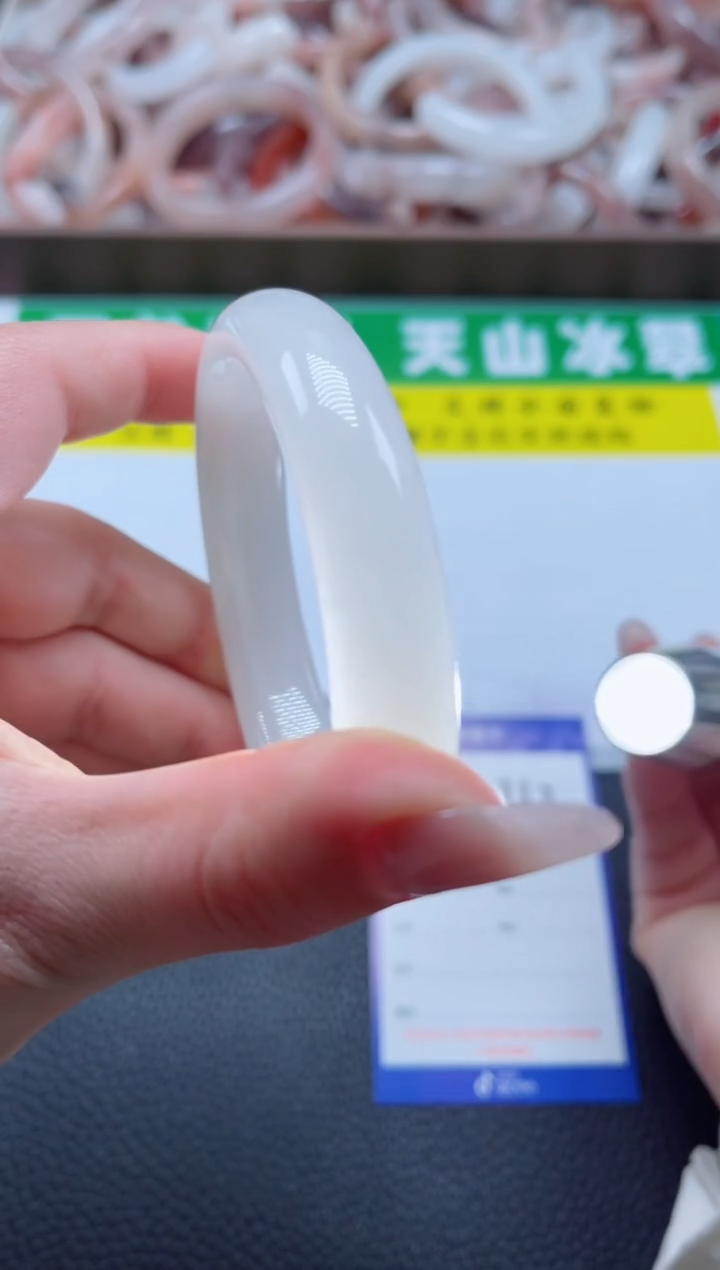 【闪购商品】石英质玉手镯未镶嵌212-59