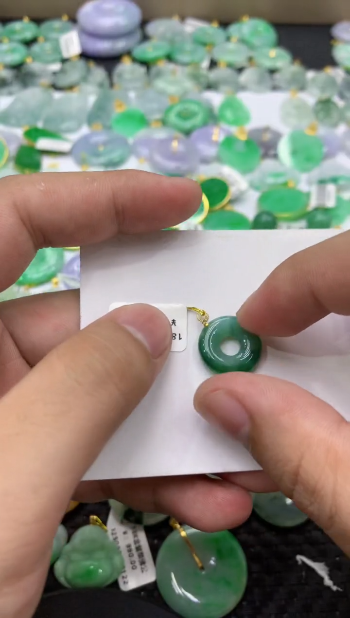 颈饰18K金镶嵌翡翠天然缅甸翡翠a货