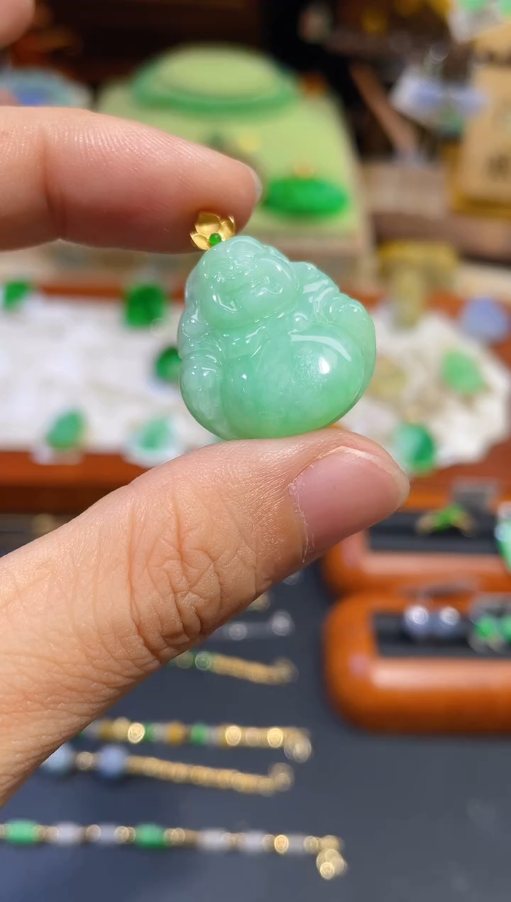颈饰18K金镶嵌翡翠佛公