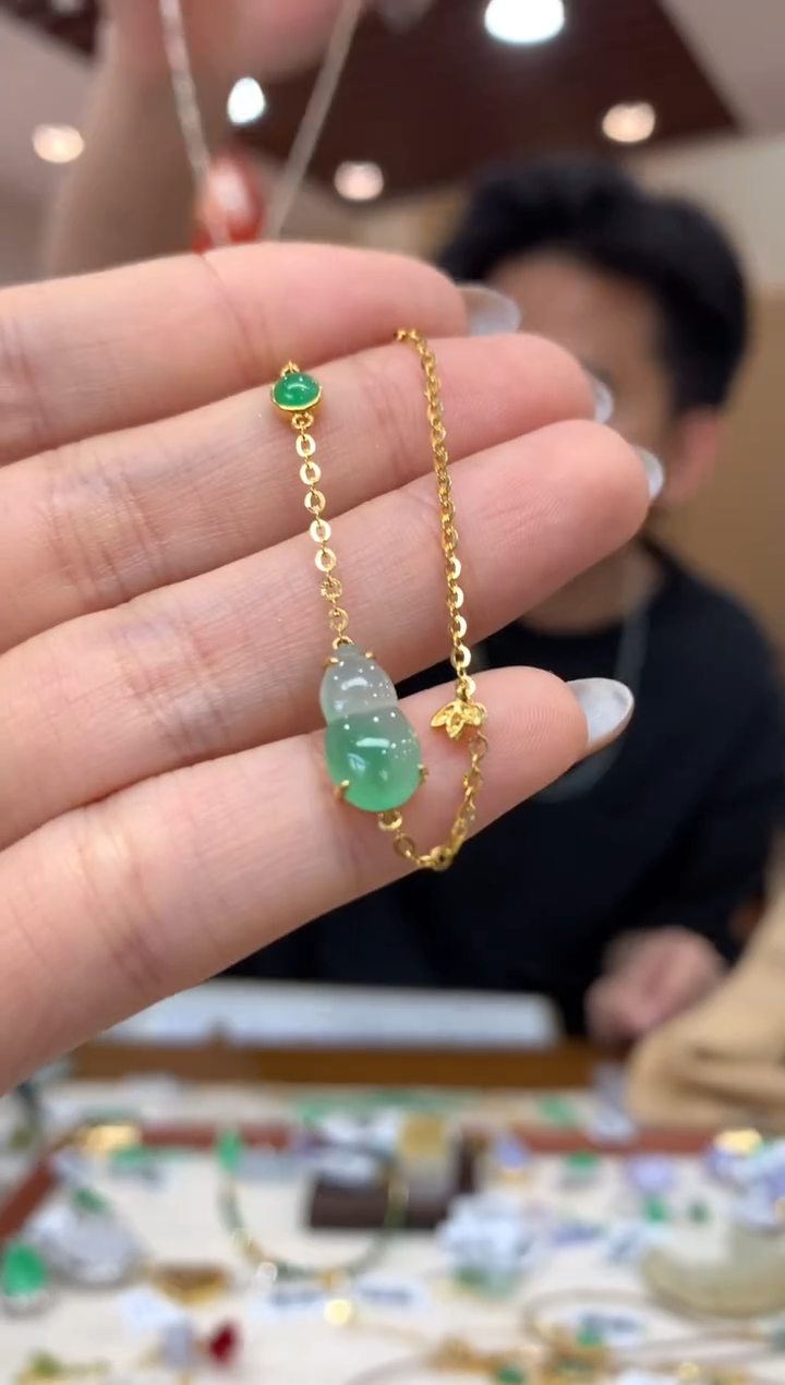 18K金镶嵌手链翡翠手链