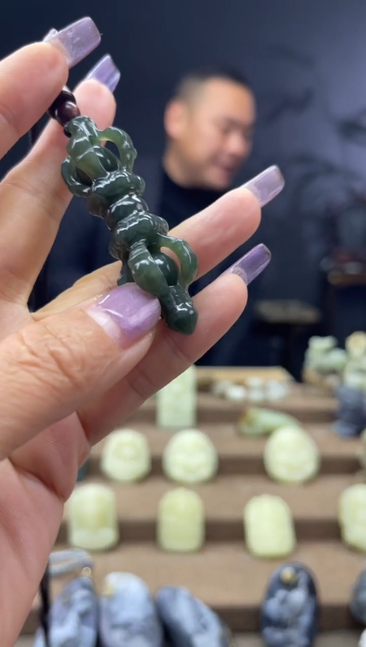 颈饰未镶嵌和田玉1