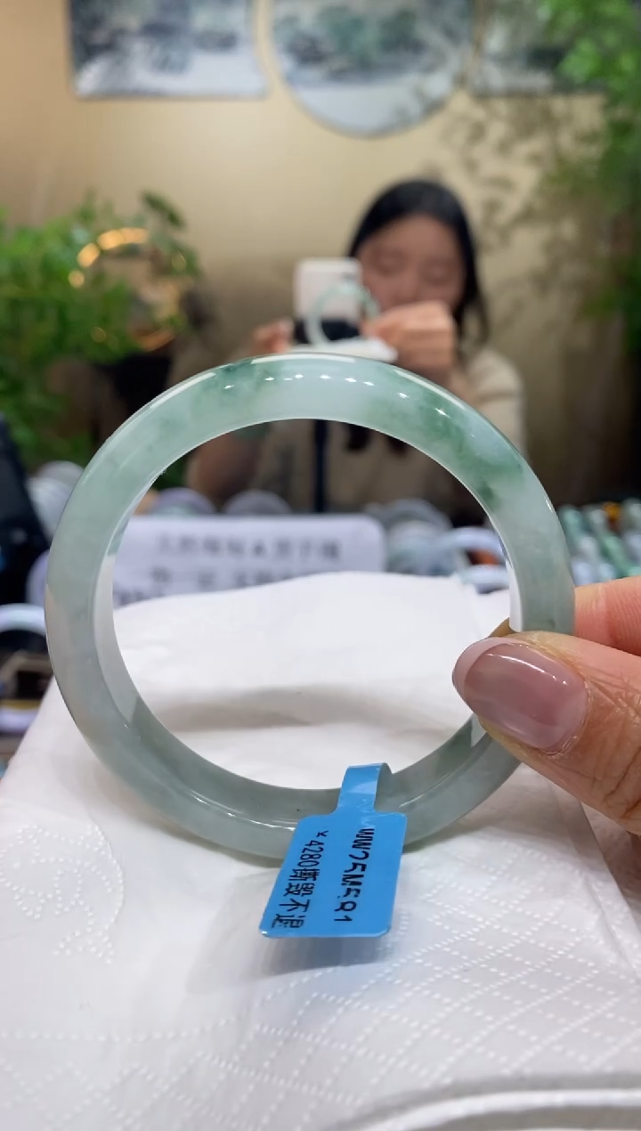 【闪购商品】翡翠手镯未镶嵌翡翠