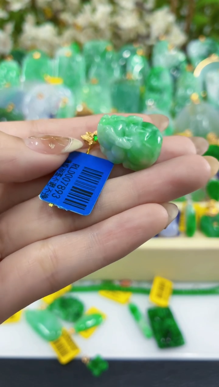 吊坠(不含链)未镶嵌翡翠挂件