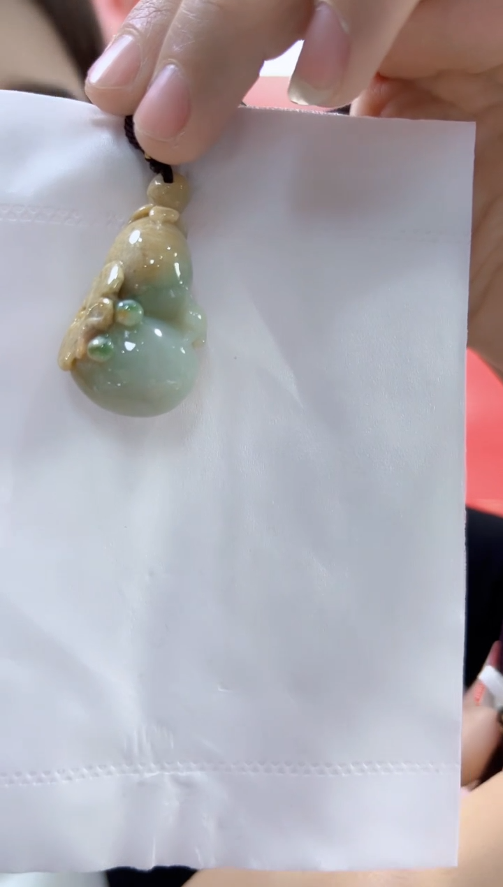 【闪购商品】翡翠颈饰未镶嵌孤品葫芦