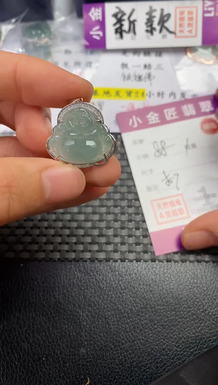 颈饰银S925镶嵌翡翠梦**牛挂件