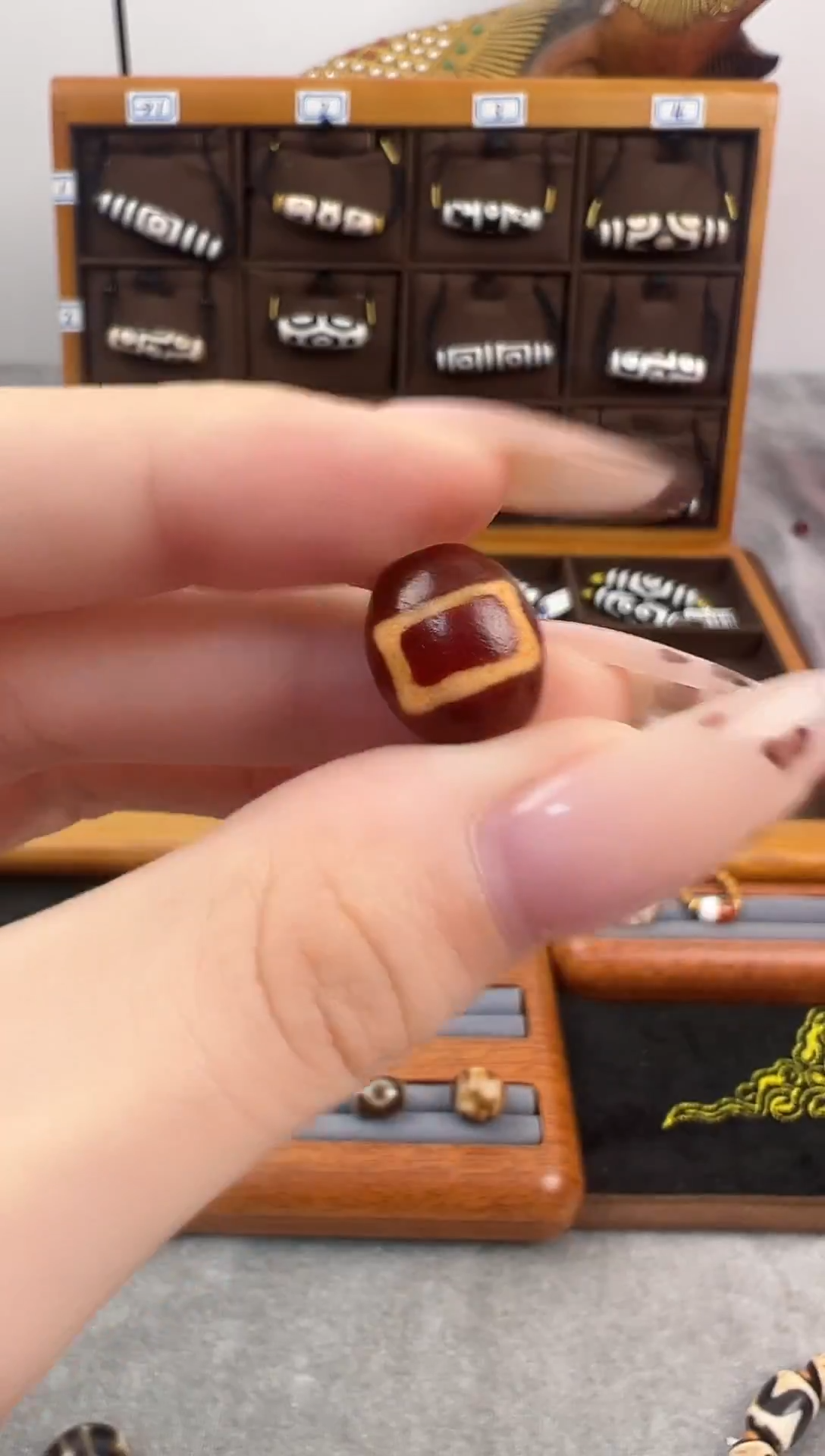 玛瑙/玉髓（覆膜）颈饰未镶嵌60.（微瑕）