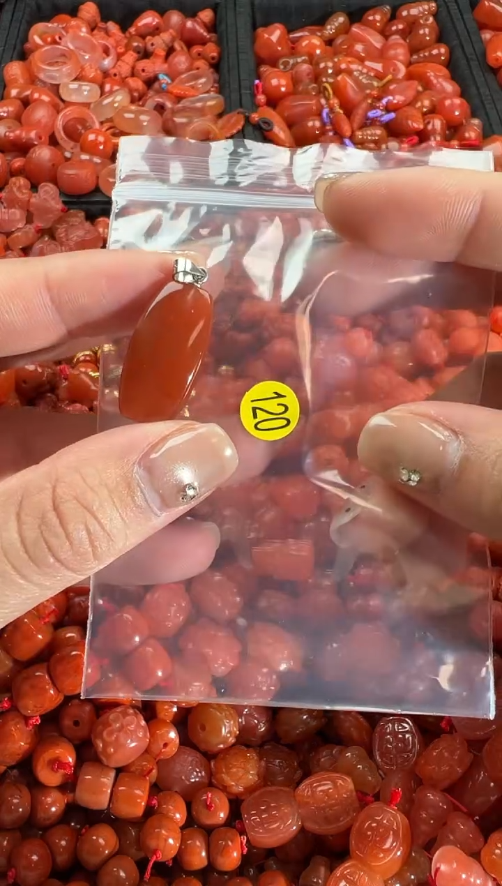 【闪购商品】南红玛瑙颈饰未镶嵌1