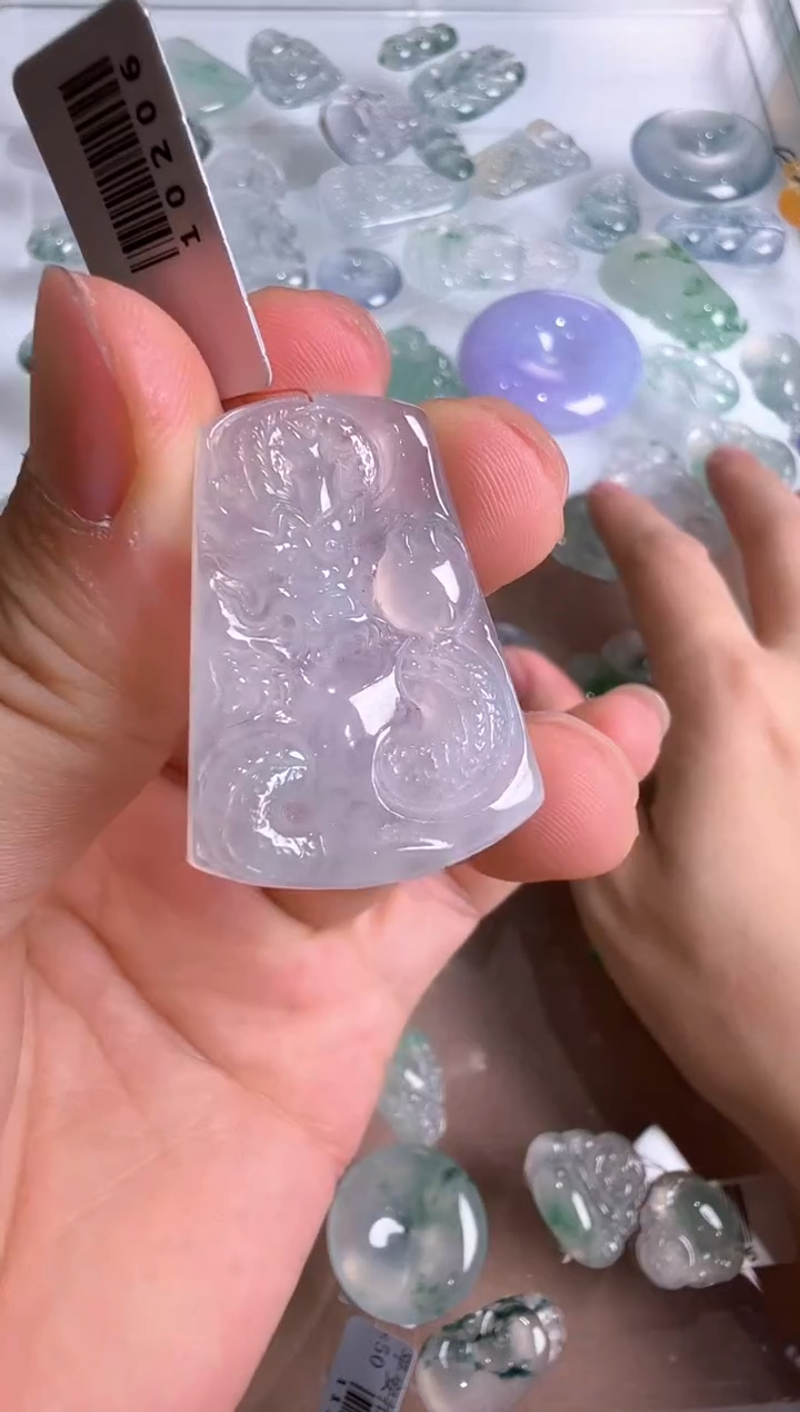 【闪购商品】翡翠吊坠(不含链)未镶嵌··