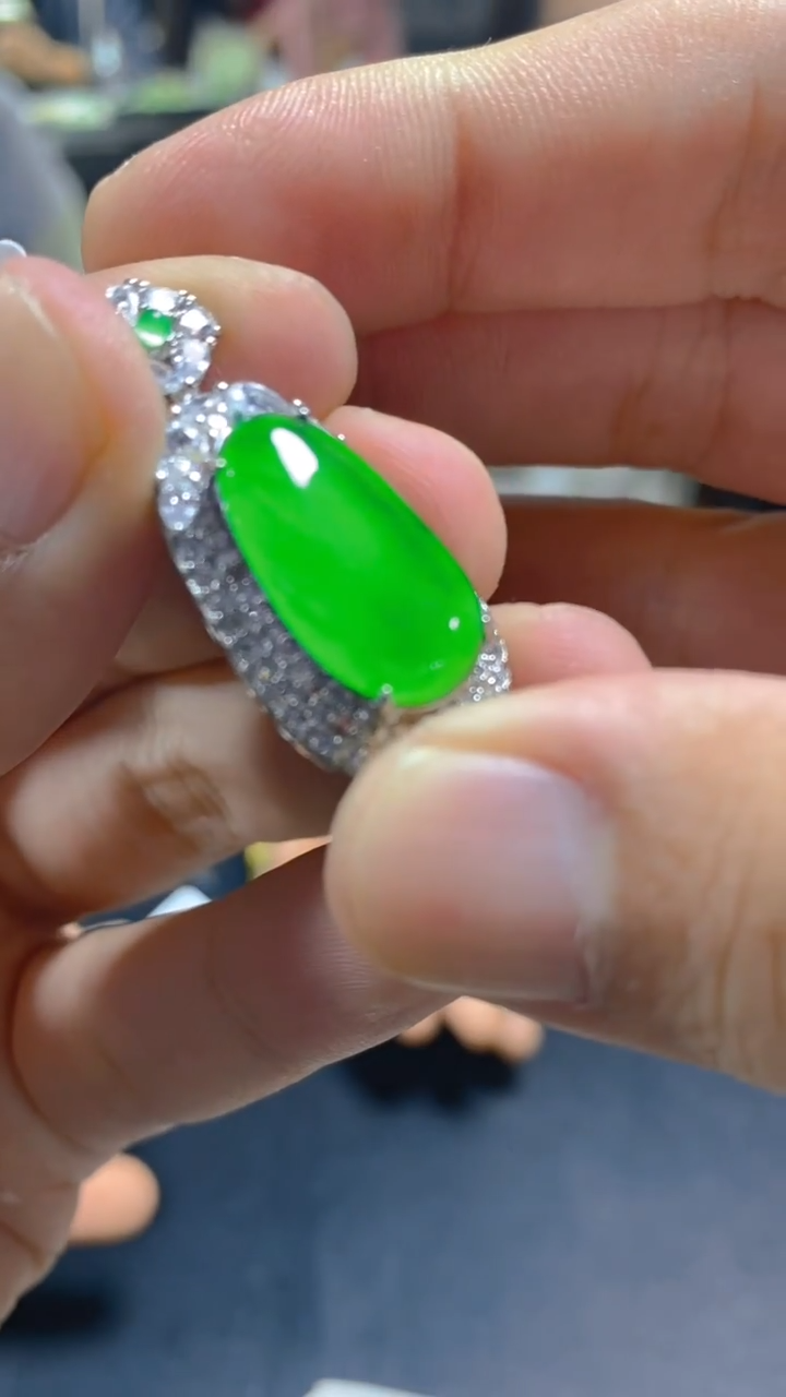 【闪购商品】翡翠吊坠(赠链)未镶嵌0632023527多样性发一