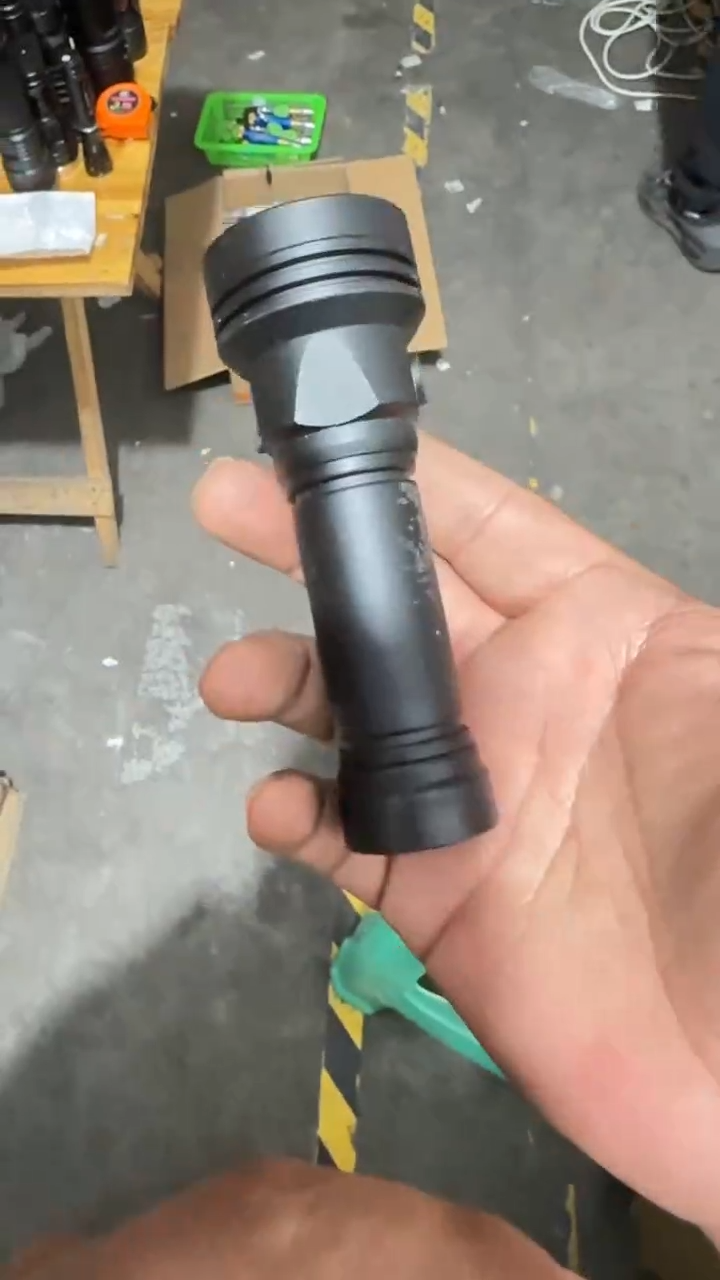 A897定焦新三眼手电不带电池