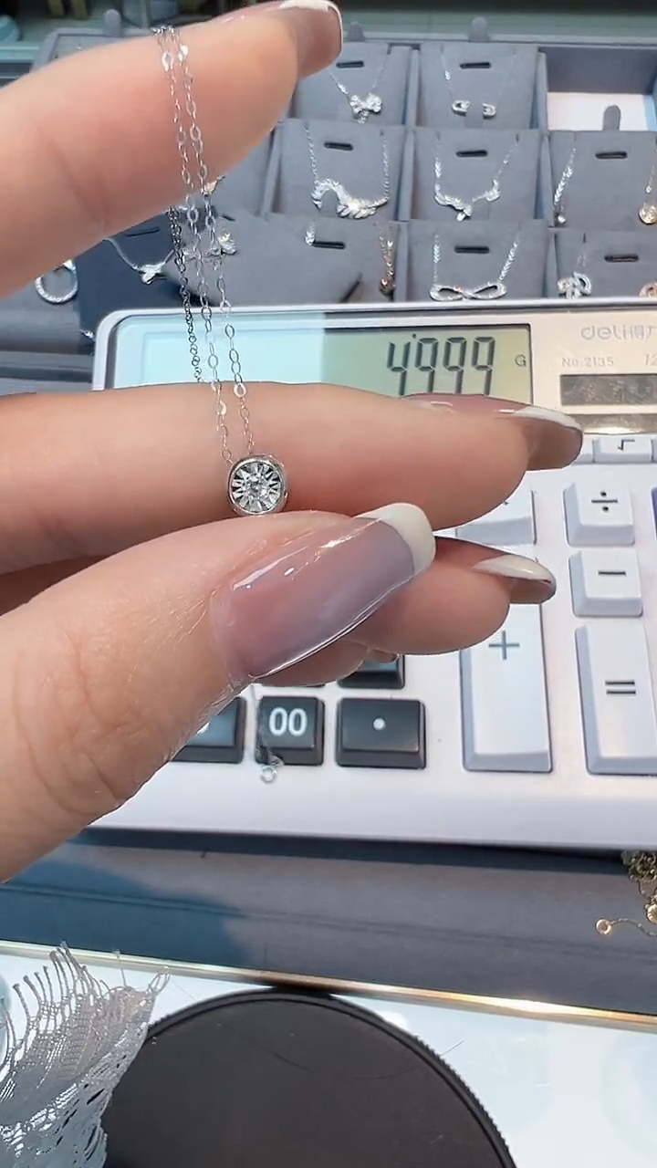 【闪购商品】钻石·18K金镶嵌5分项链