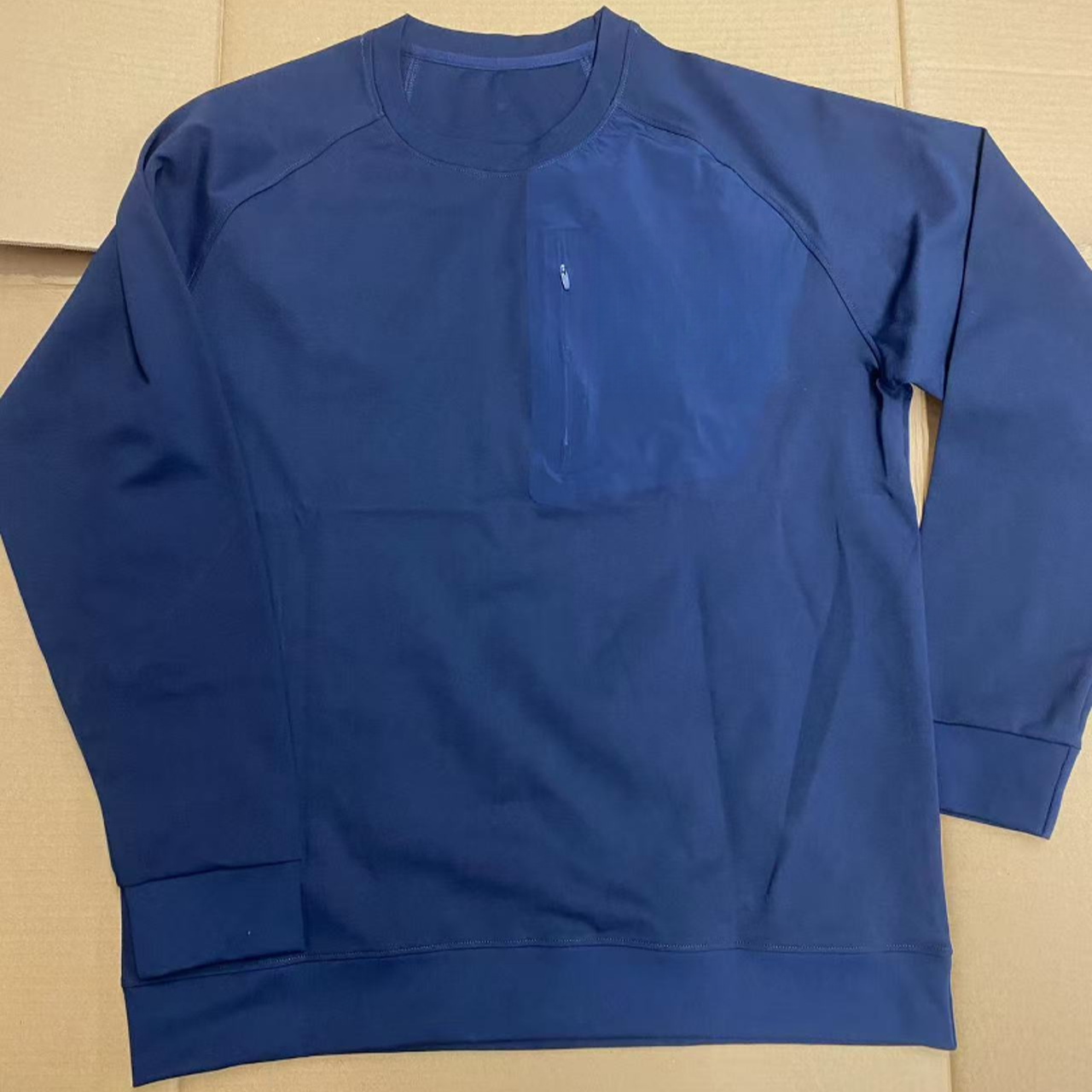 A卫款轻石发热绒圆领