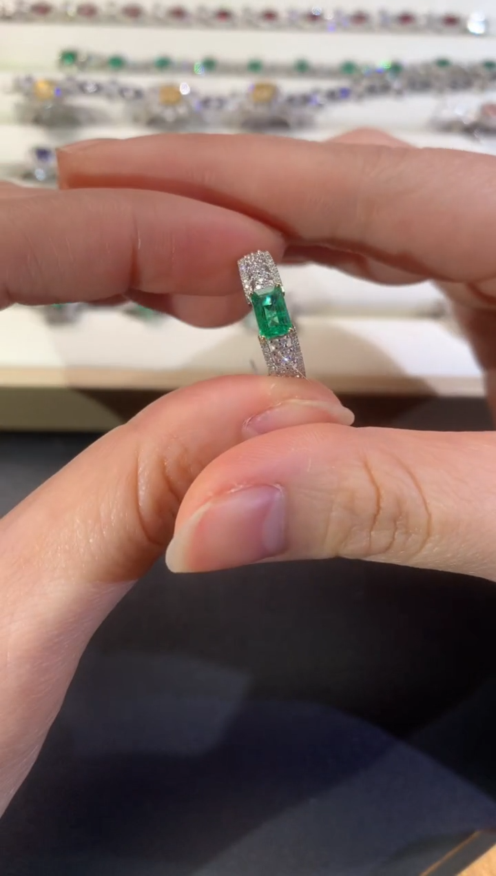 【闪购商品】祖母绿戒指18K金镶嵌R76|6200