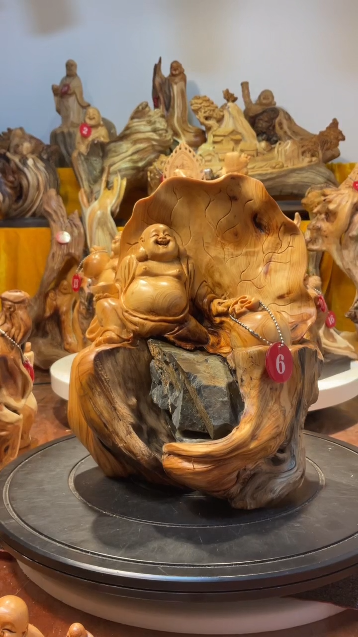 【闪购商品】柏木（崖柏）  抱石弥勒