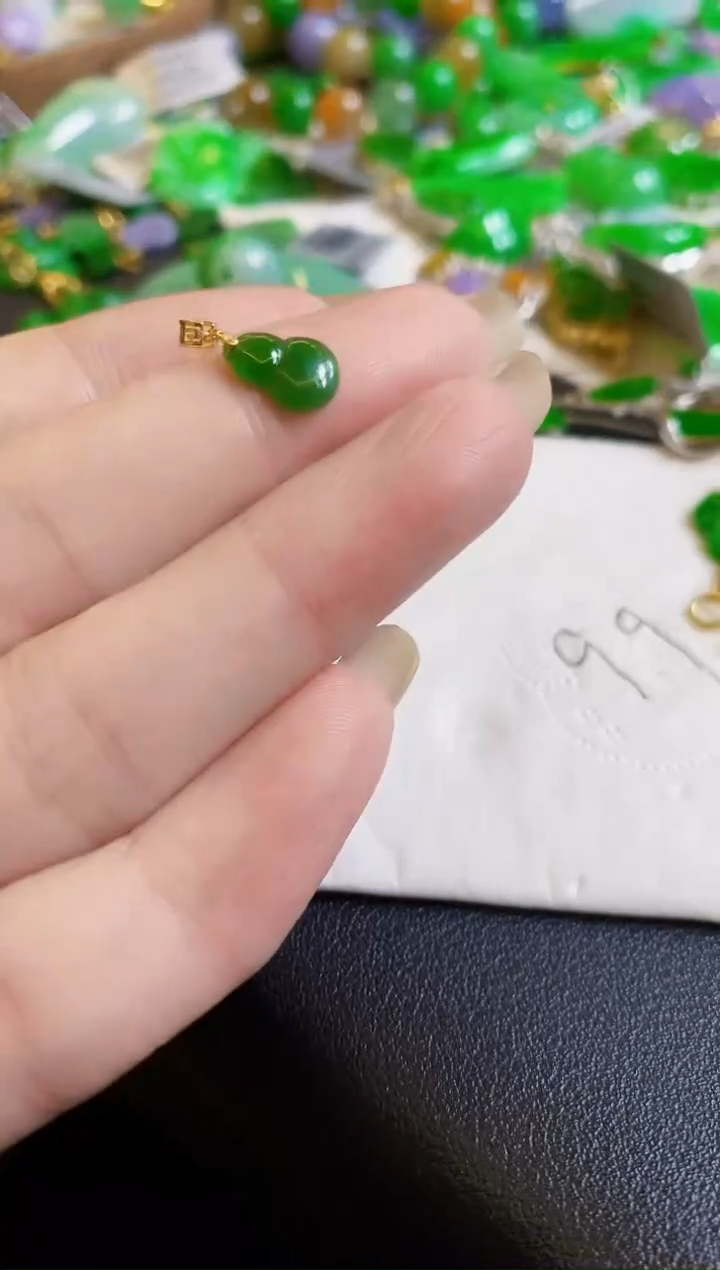 【闪购商品】定制翡翠18K金镶嵌吊坠
