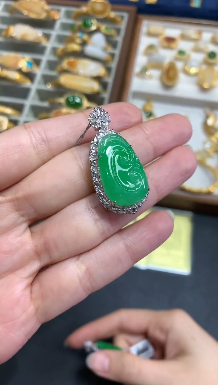 【闪购商品】翡翠吊坠(不含链)18K金镶嵌A764|28000