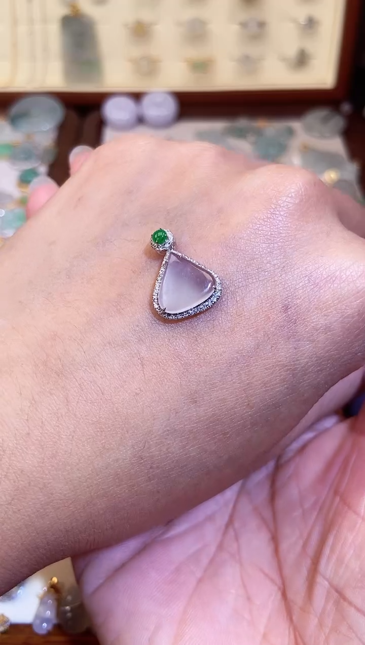 【闪购商品】翡翠颈饰18K金镶嵌11111111