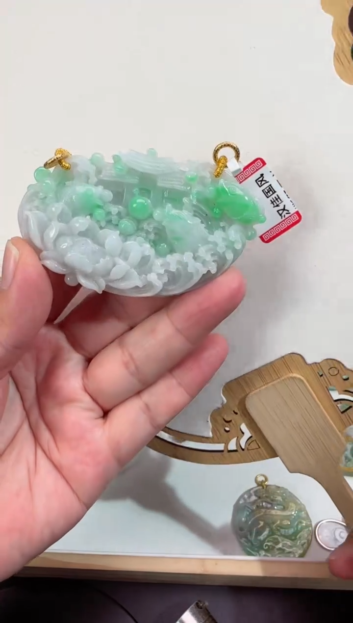 【闪购商品】翡翠颈饰未镶嵌牌子