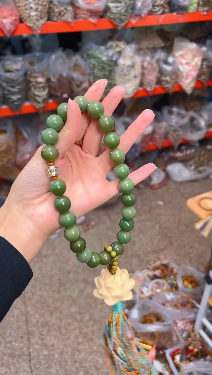 吊坠菩提根/象牙果大卡绿色手持 大莲花