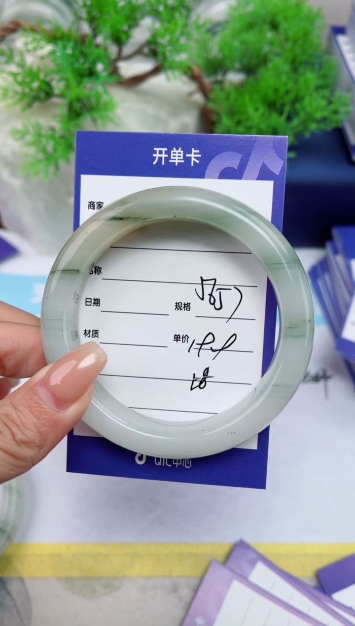 【闪购商品】石英质玉手镯未镶嵌18