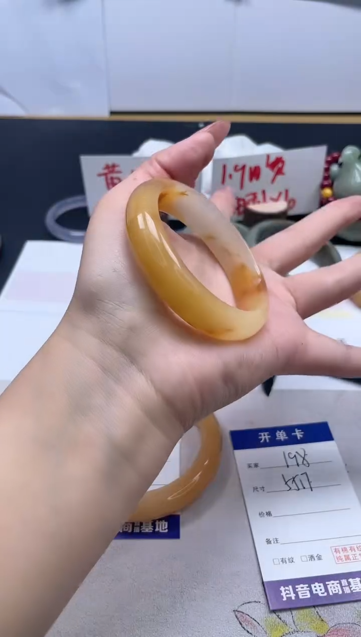 【闪购商品】石英质玉手镯未镶嵌198/55.7