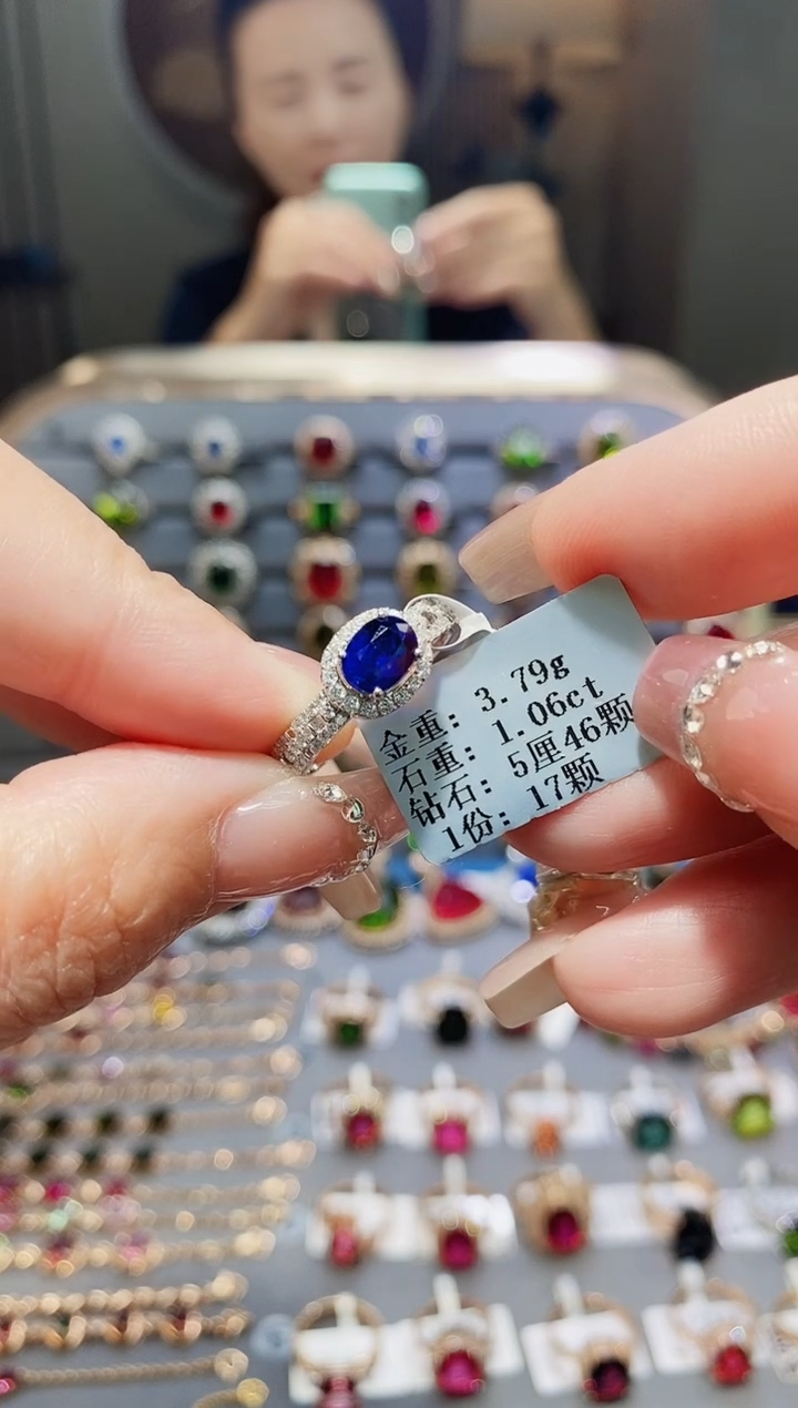 蓝宝石戒指18K金镶嵌1.06.