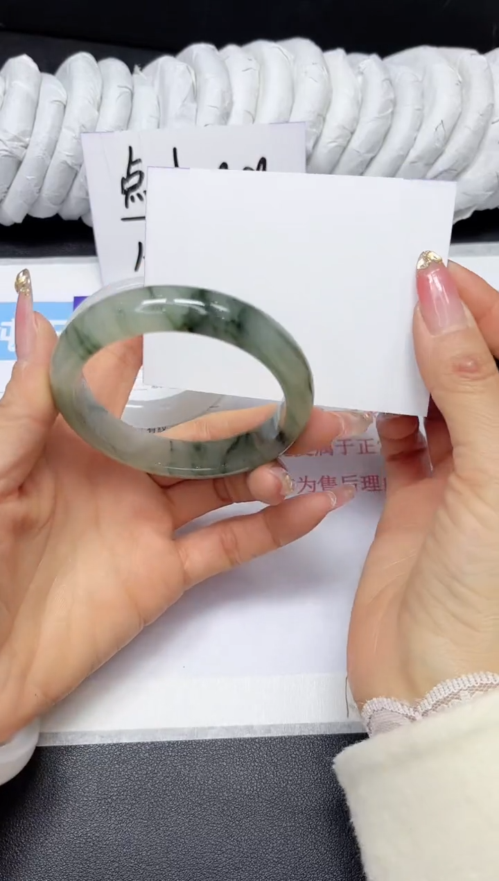 【闪购商品】石英质玉手镯未镶嵌34