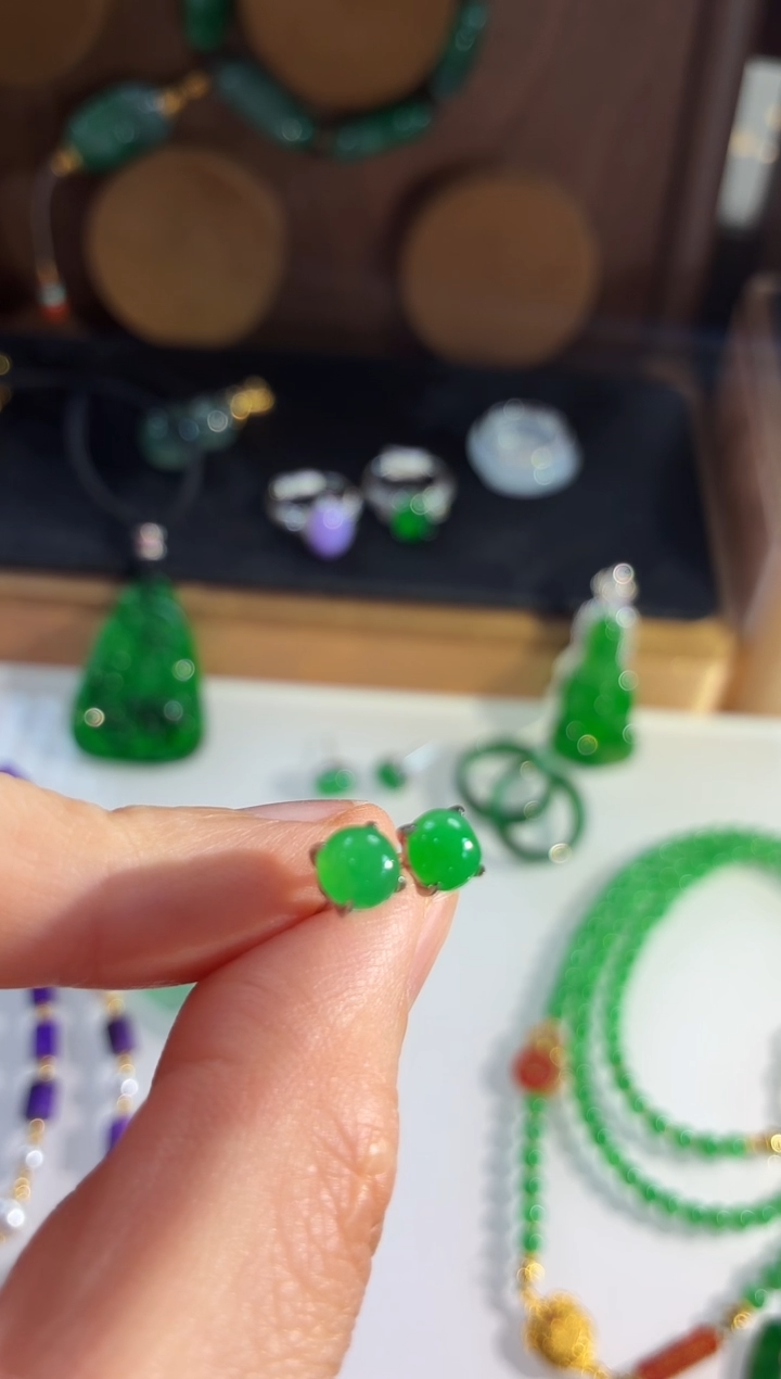 18K金镶嵌翡翠耳饰耳饰