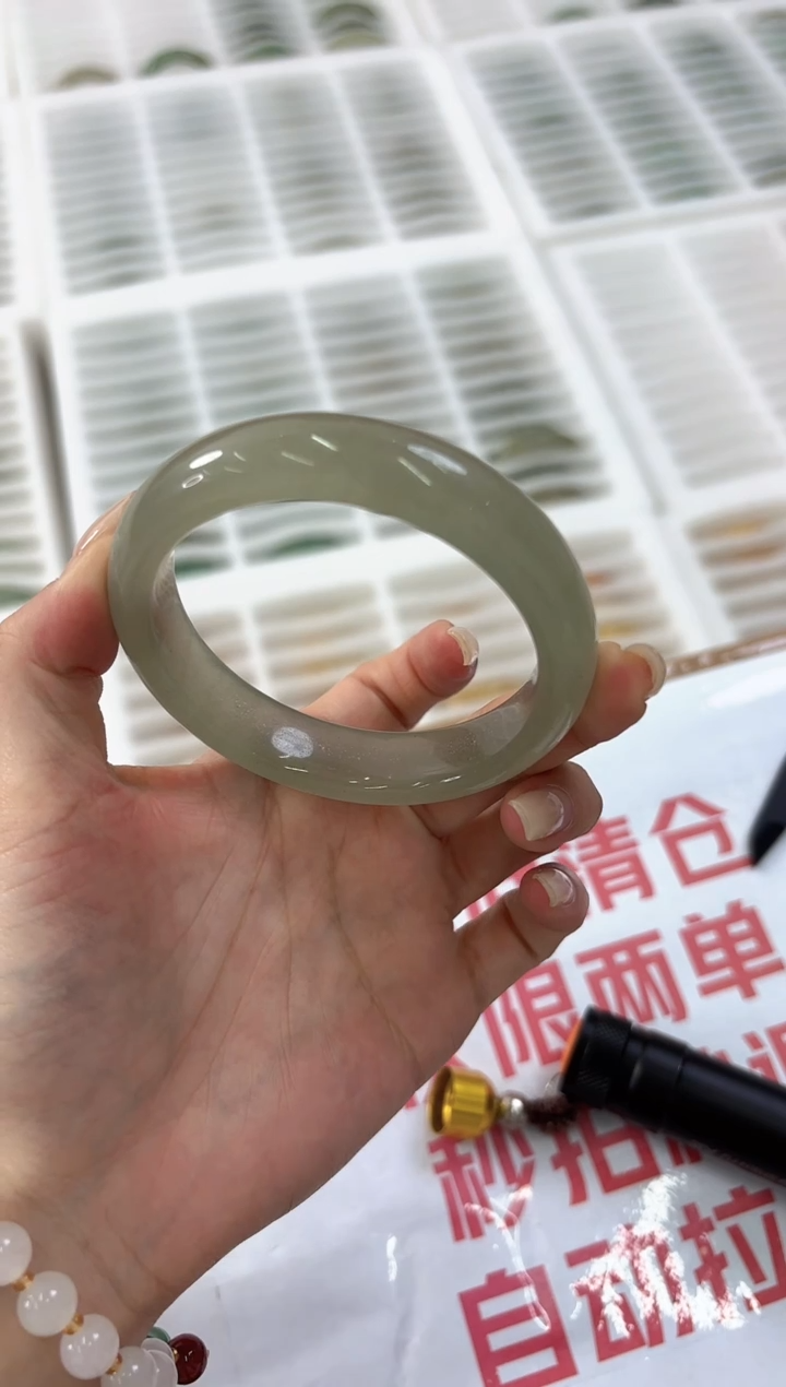 未镶嵌手镯石英质玉138-58D