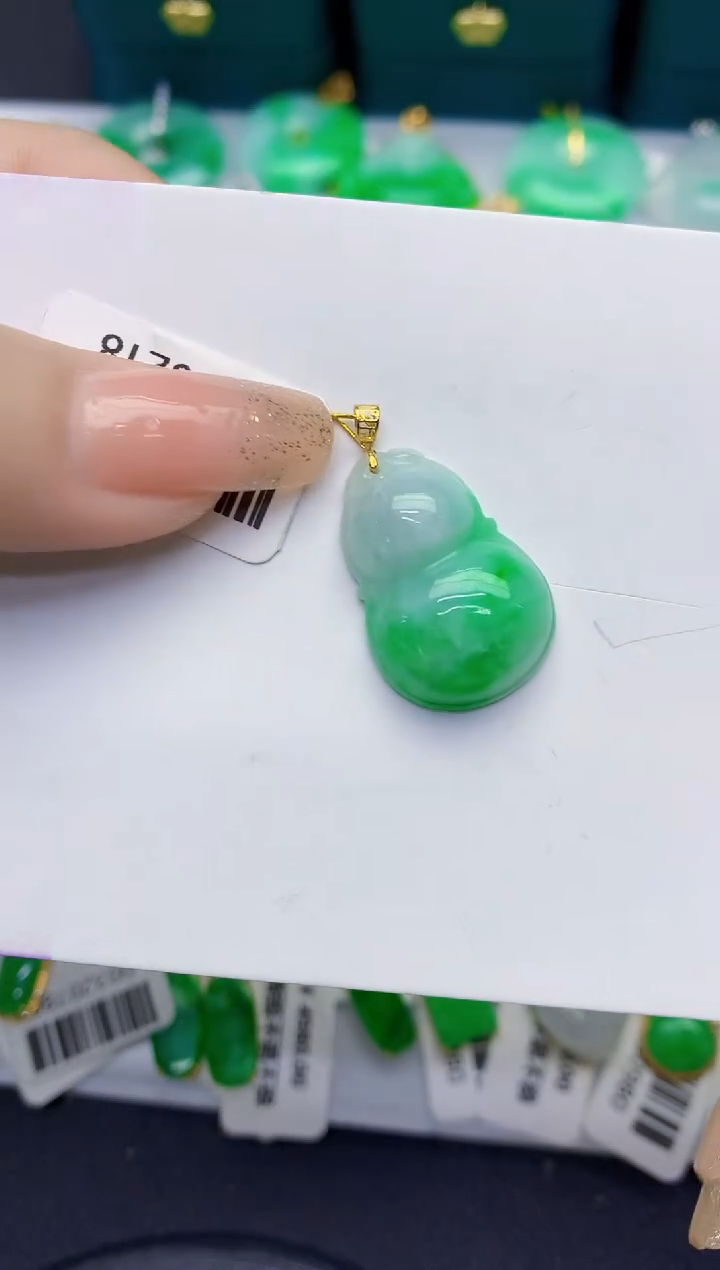 颈饰18K金镶嵌翡翠缅甸天然翡翠A货