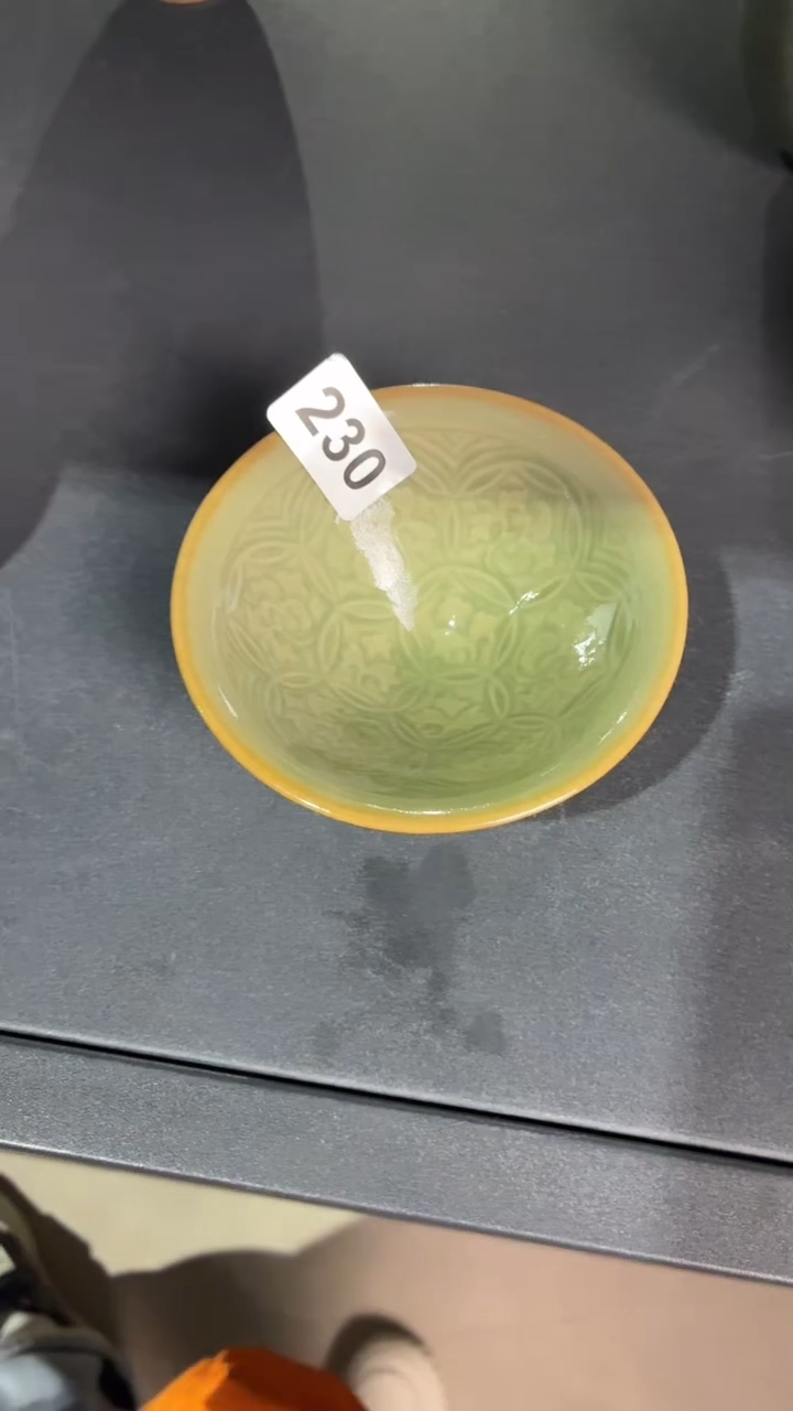 仰山微瑕钱纹斗笠盏