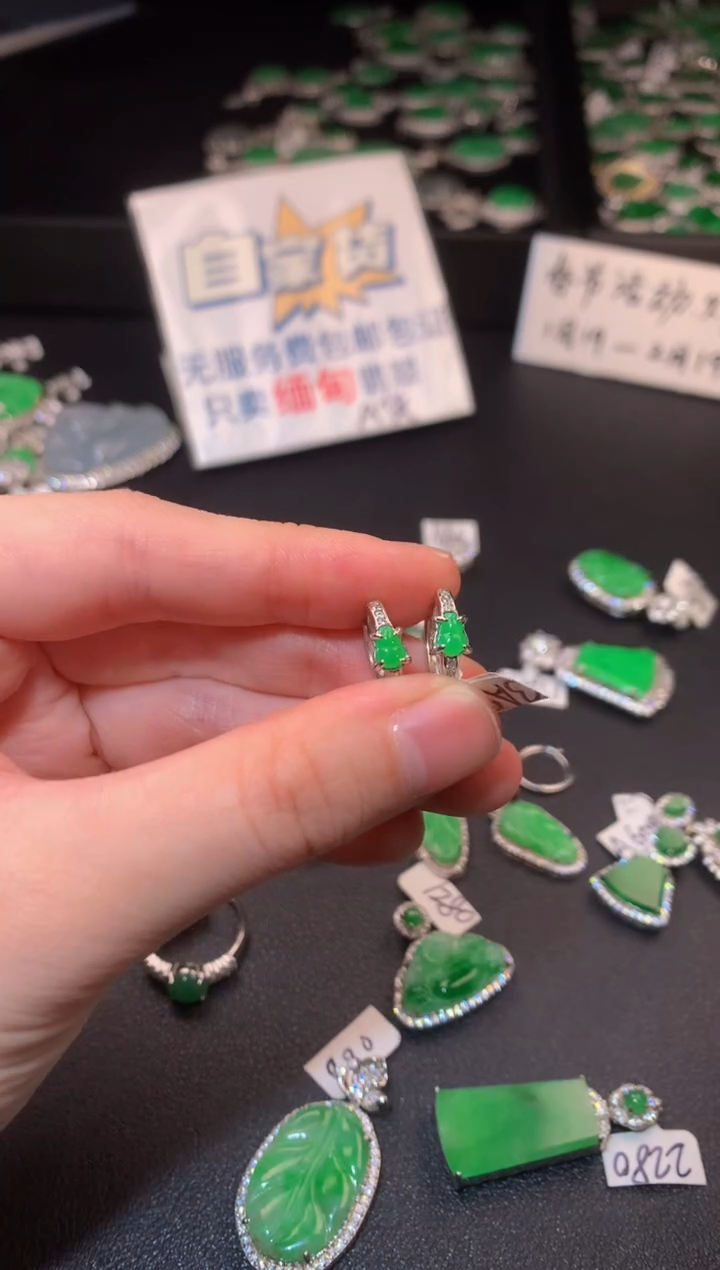 【闪购商品】翡翠耳饰银S925镶嵌翡翠