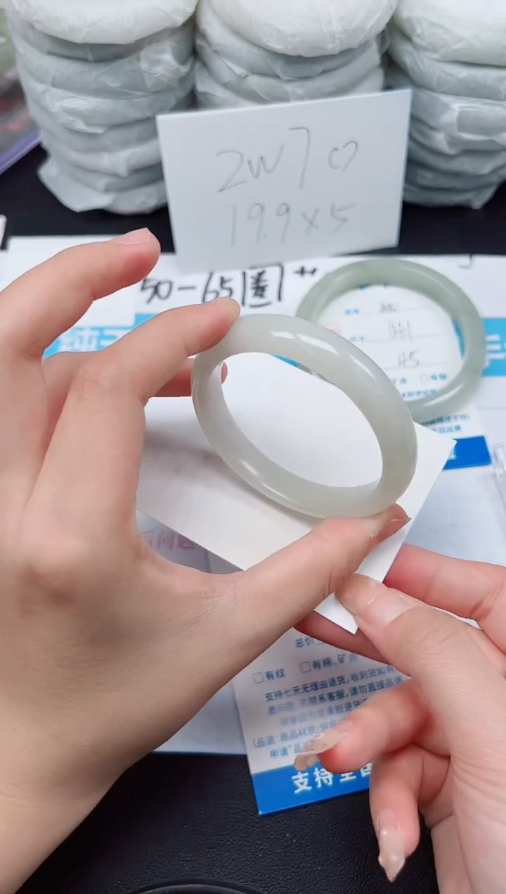 【闪购商品】石英质玉手镯未镶嵌G256-52.6