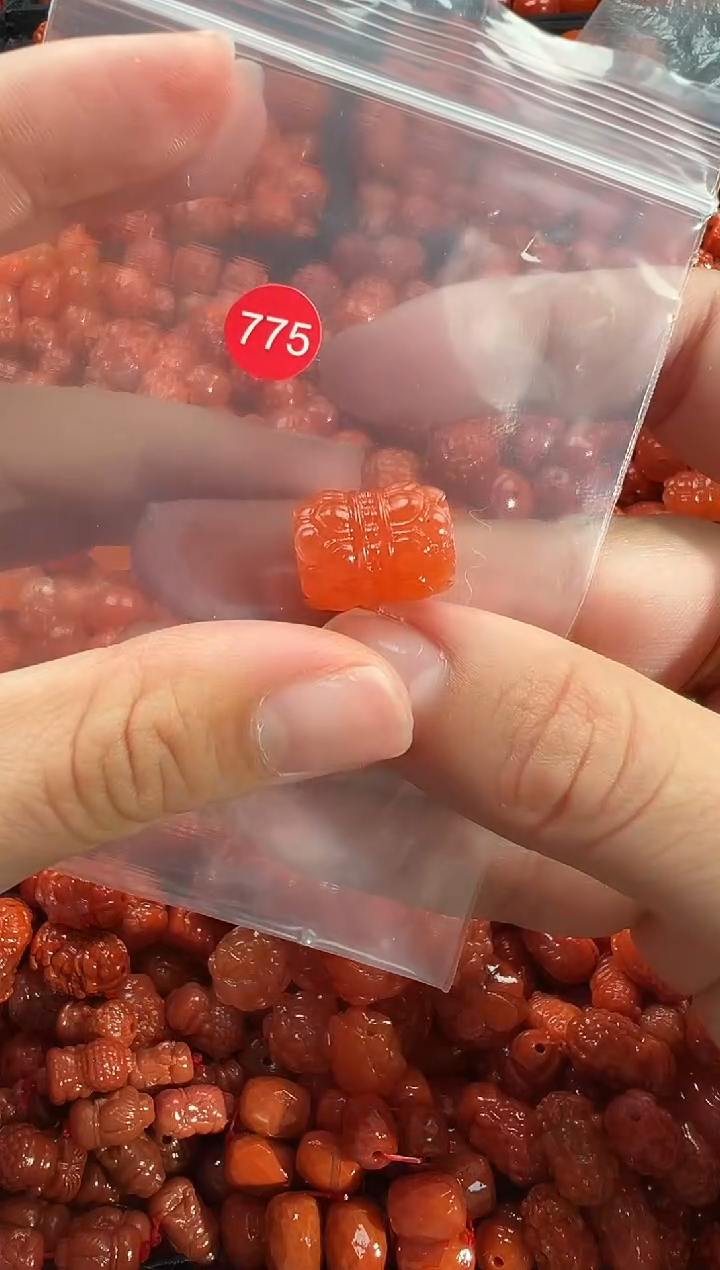 颈饰未镶嵌南红玛瑙1